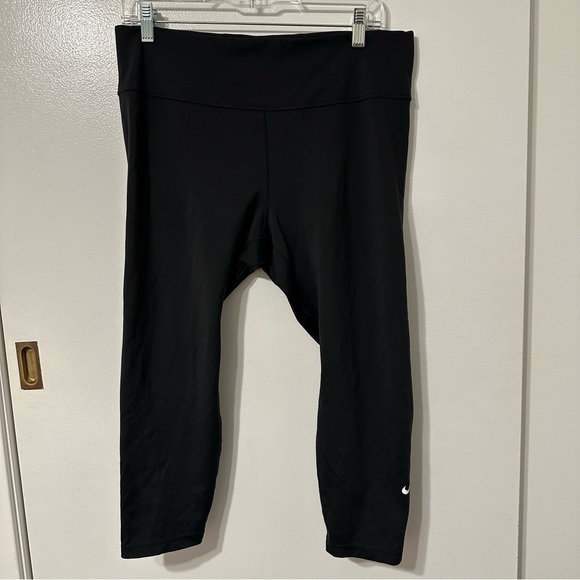 Nike Pants - Nike Dri Fit Cropped Leggings